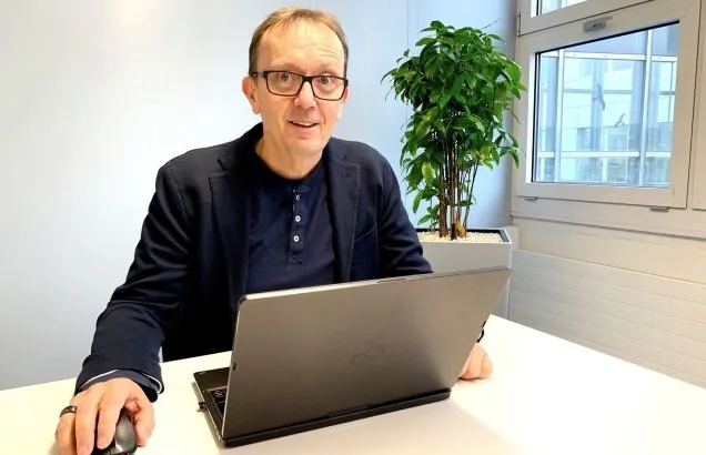 Ate Hollander 2 5cb9047a1b13348e0d2fcc1382596673